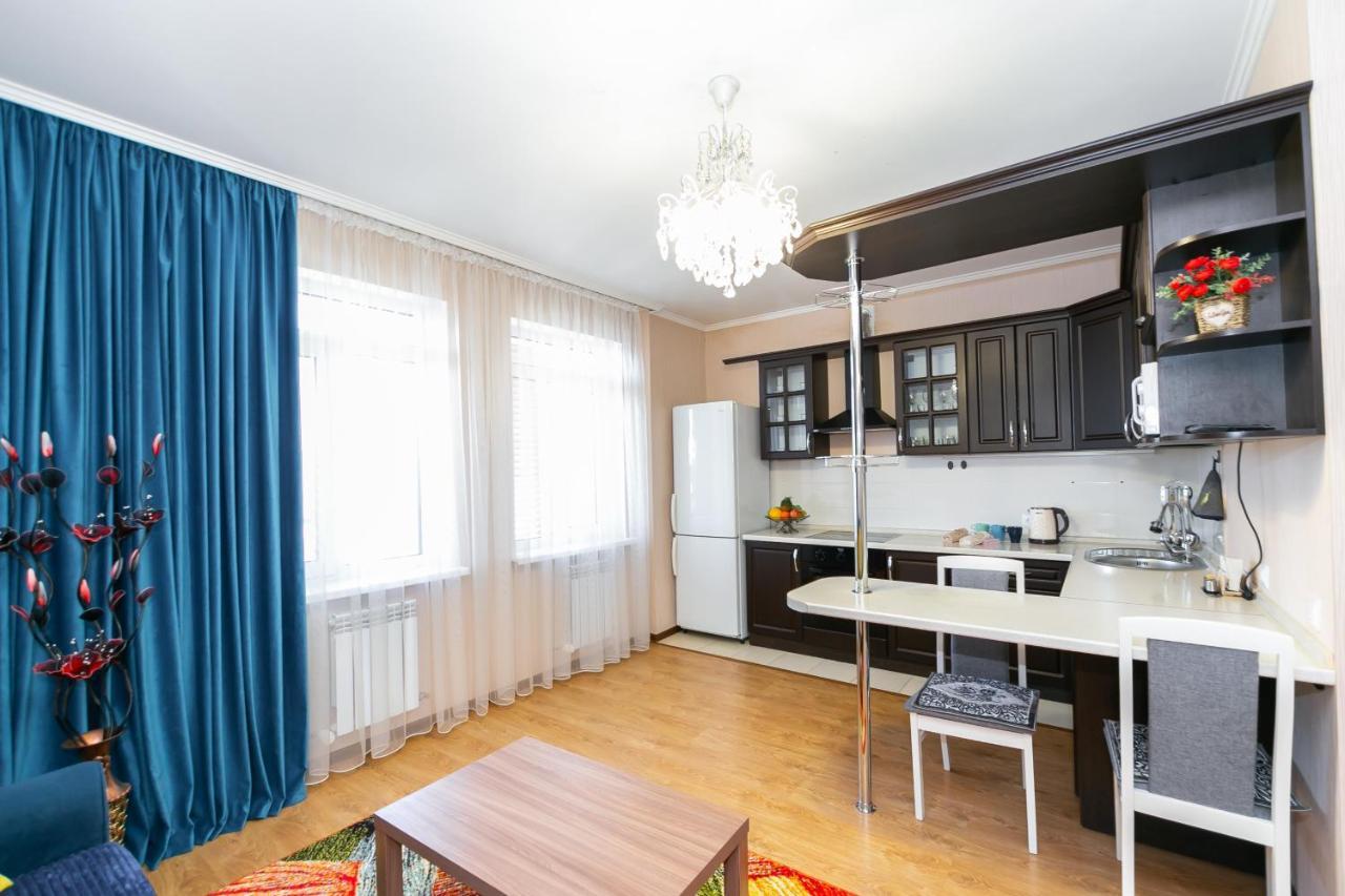 В Promenade Expo Квартира С Романтическим Видом Астана Екстериор снимка