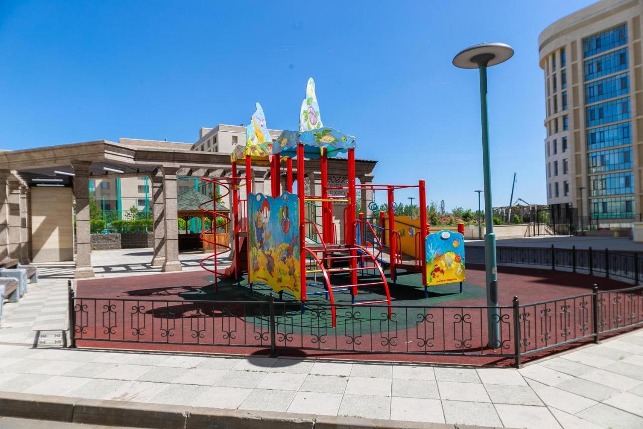 В Promenade Expo Квартира С Романтическим Видом Астана Екстериор снимка
